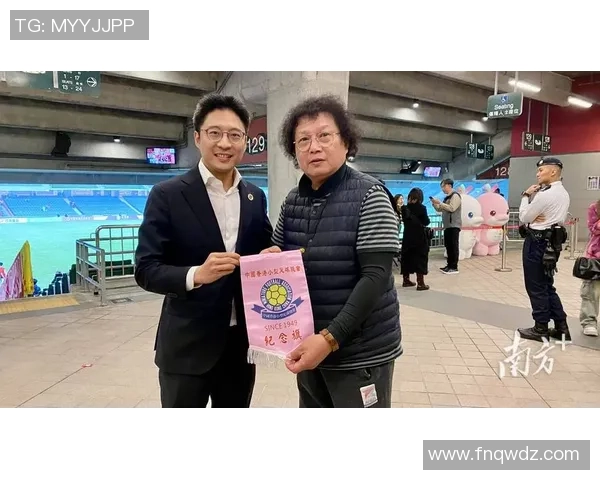 香港足球明星队霍启山携手球迷共创辉煌未来展现足球热情与团结精神 香港足球明星队霍启山携手球迷共创辉煌未来展现足球热情与团结精神